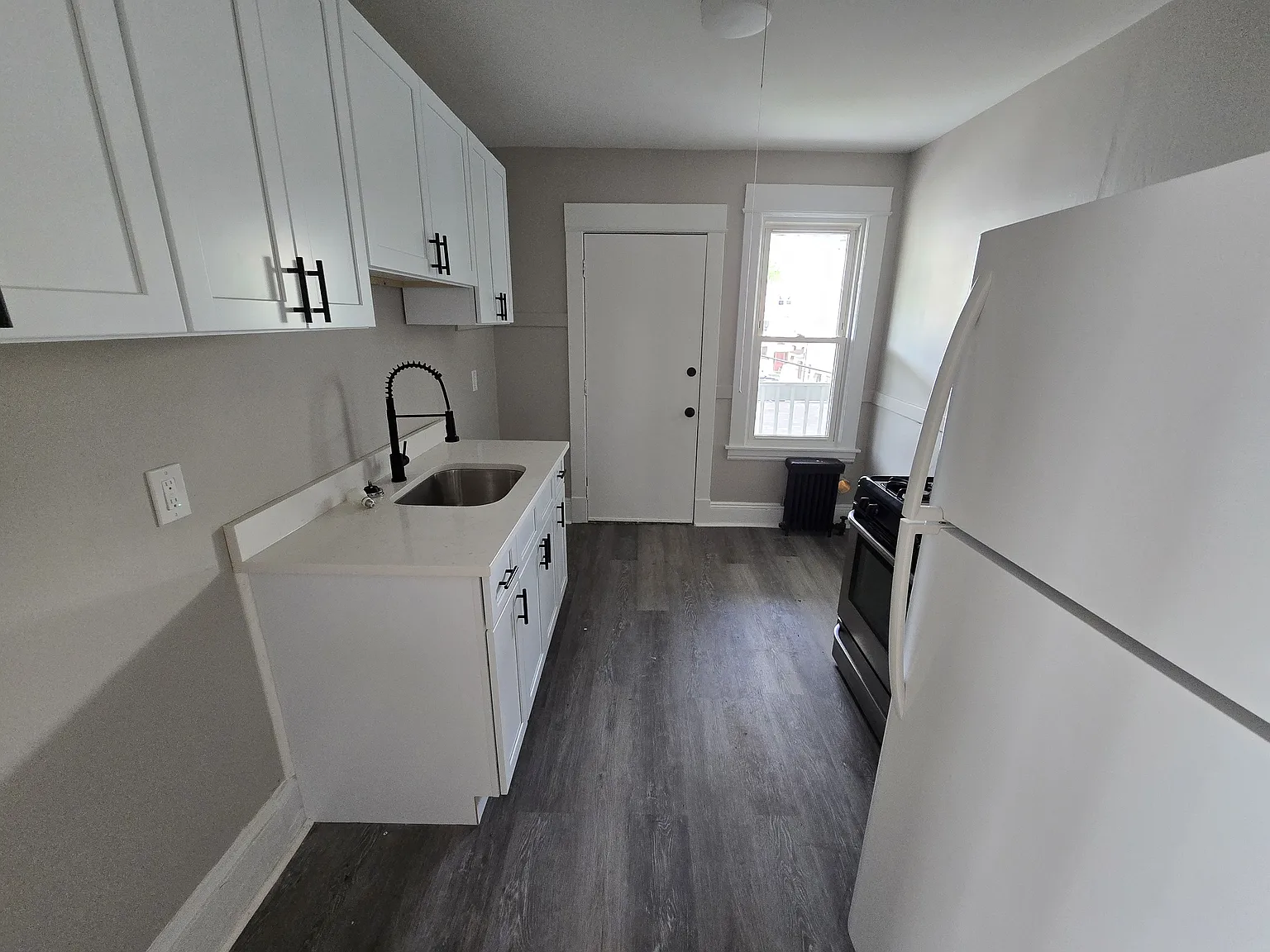 3 bed, $1,700 — Photo 1