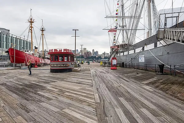 Rented by SERHANT. | media 11