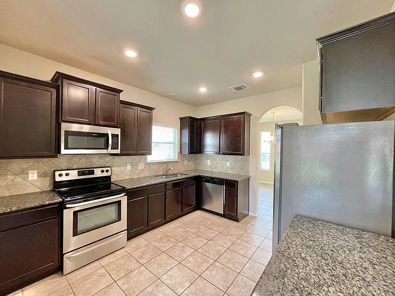 3311 Lorne Dr — Photo 6