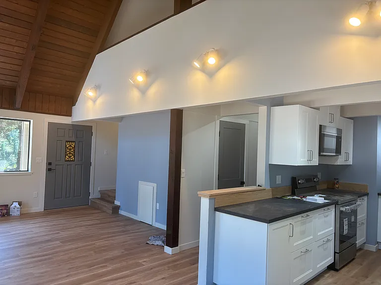805 Holiday Ct — Photo 8