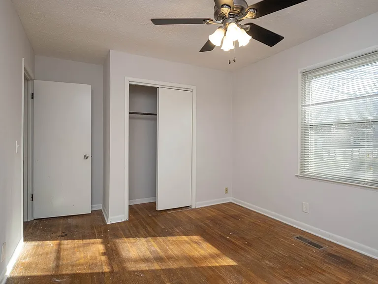 606 Village Ct — Photo 13