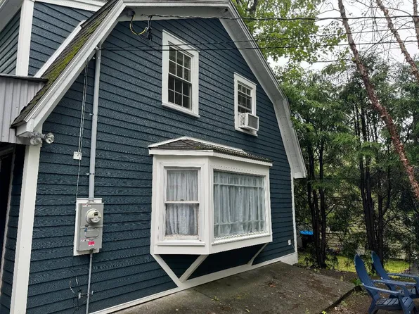 45 Underwood Rd #B, Falmouth, ME 04105