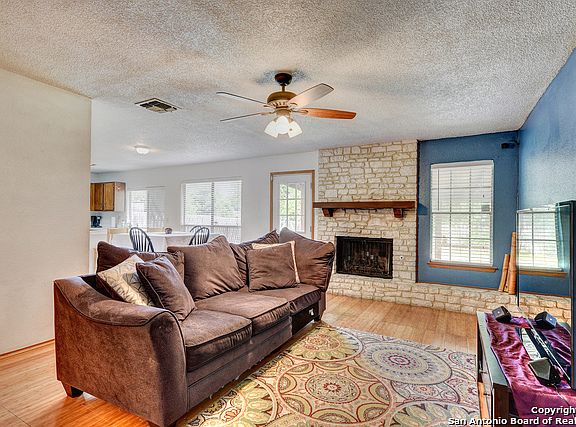 4th image of 2806 Bear Springs Dr