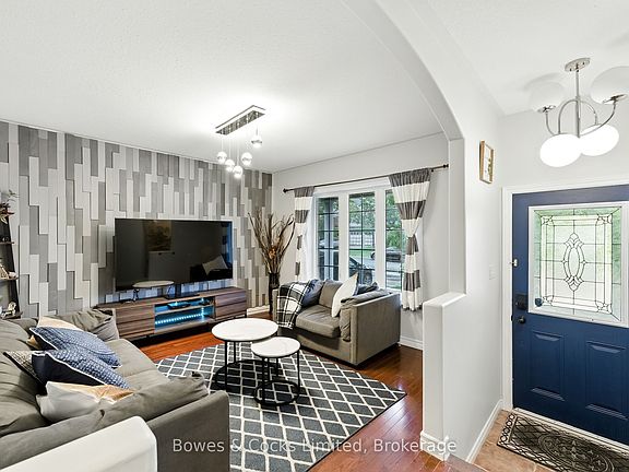 3rd image of 210 Farrier Cres