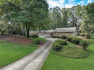 2860 Roxburgh Dr, Roswell, GA 30076