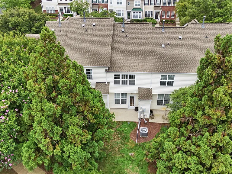 221 Grey Elm Trl — Photo 31