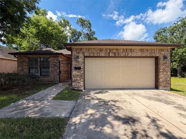 4516 White Rock #C, Houston, TX 77051