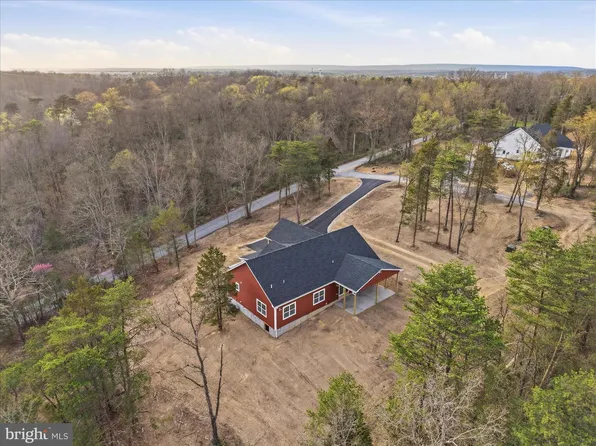 831 Avanti Dr, Bunker Hill, WV 25413