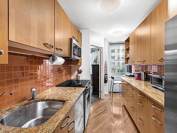 2nd image of 176 E 71st St #4E