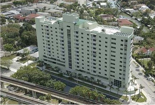 5th image of 816 NW 11th St APT 1108