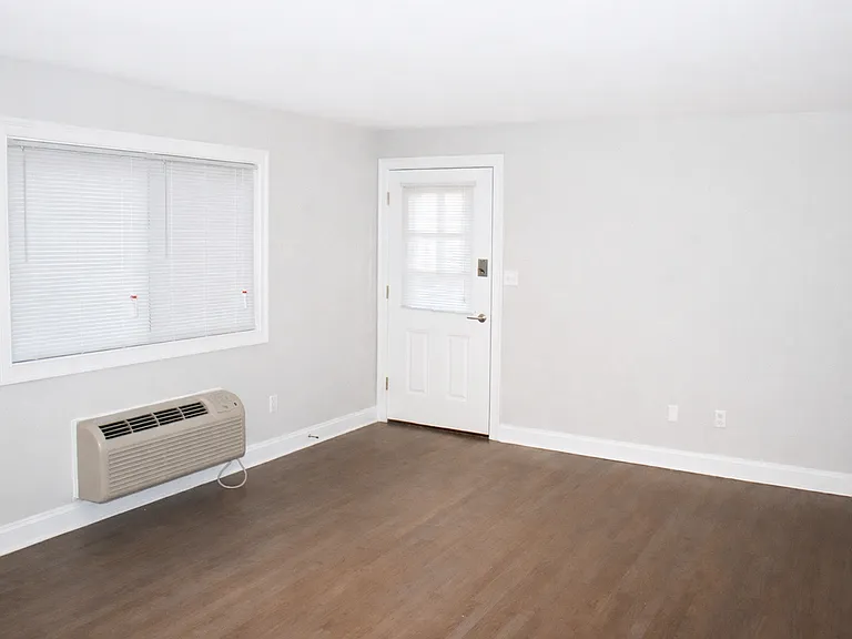 146 W Cedar St — Photo 6