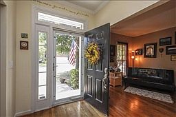 2nd image of 816 Shadowlawn Ct
