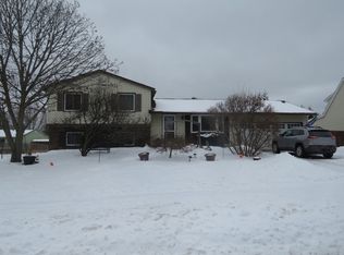 7 Springbrook Cir, Rochester, NY 14606