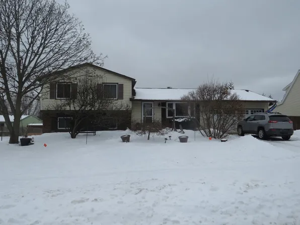 7 Springbrook Cir, Rochester, NY 14606
