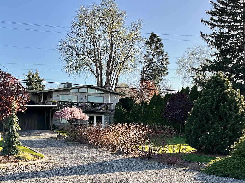 View of the entrance to the property in early Spring.