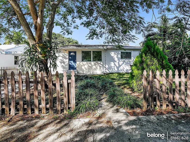 5631 Polk St — Photo 2