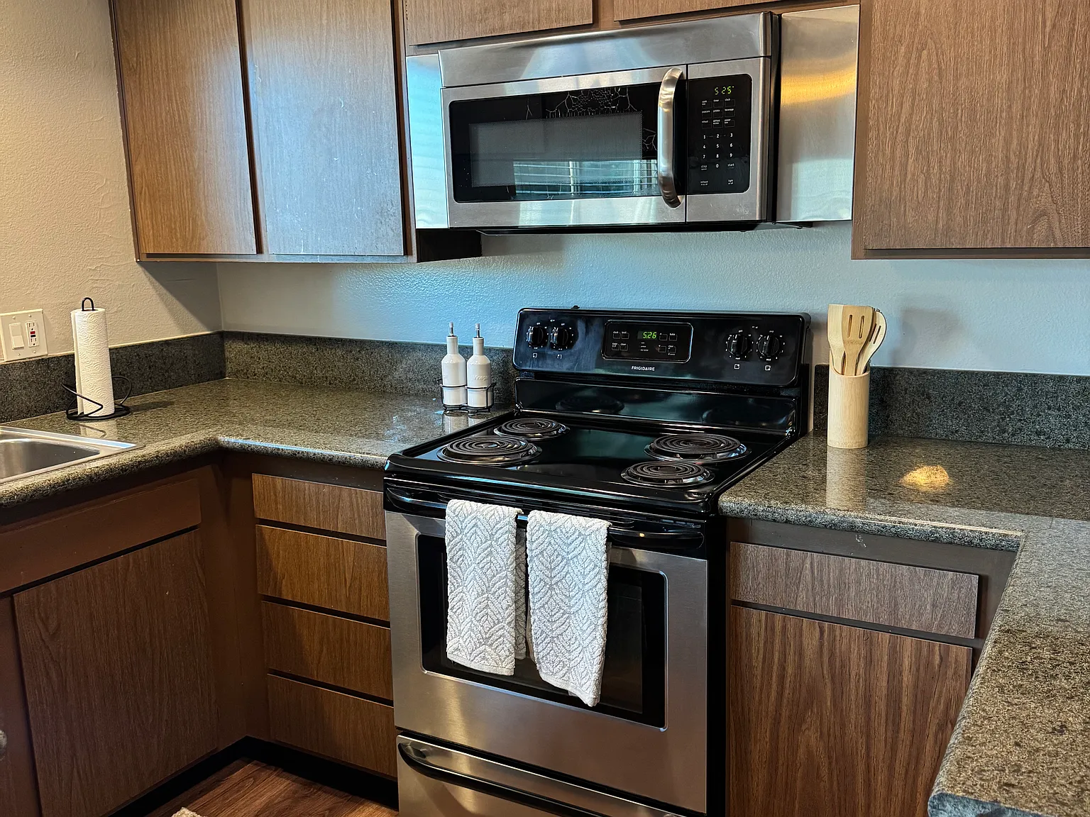 2 bed, $2,725 — Photo 2