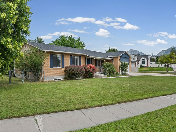 3rd image of 341 E Heather Ridge Cir
