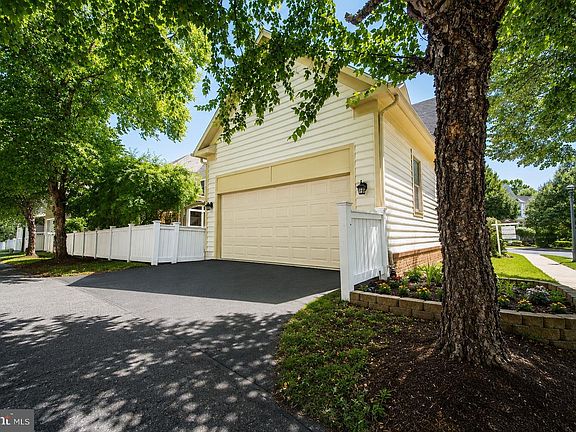 5th image of 309 Treemont Way