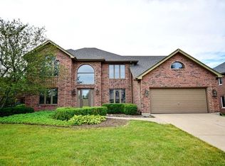 8840 Gleneagles Ln, Darien, IL 60561