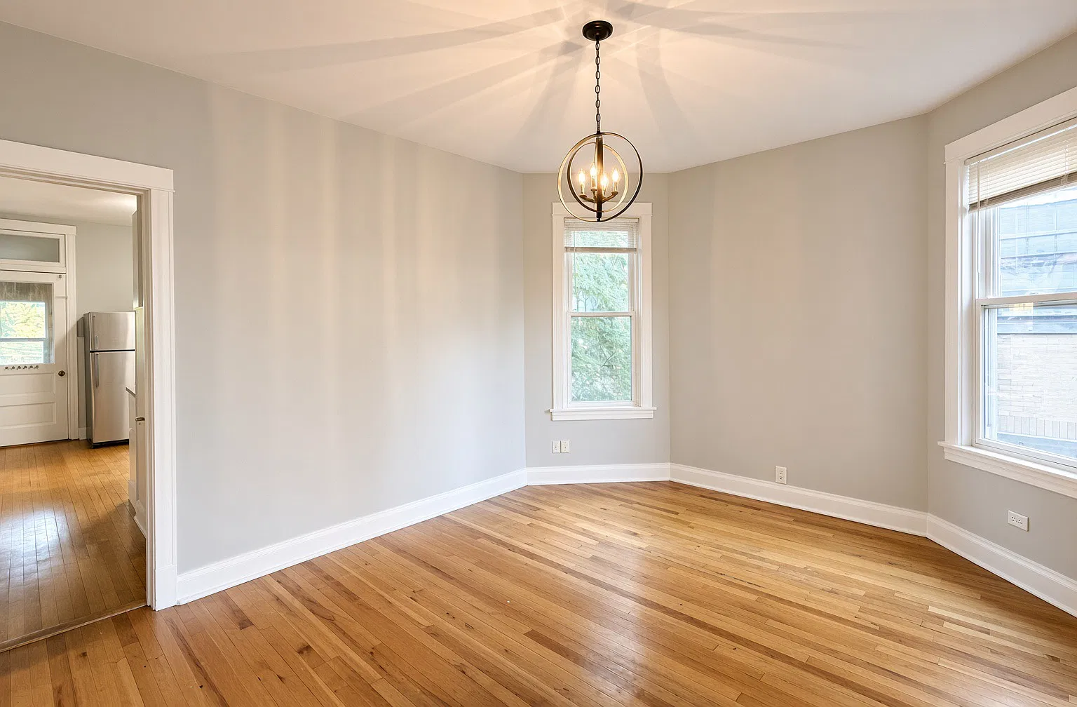 3919 N Southport Ave — Photo 4