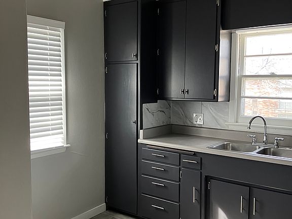3rd image of 1950 Garfield St #2
