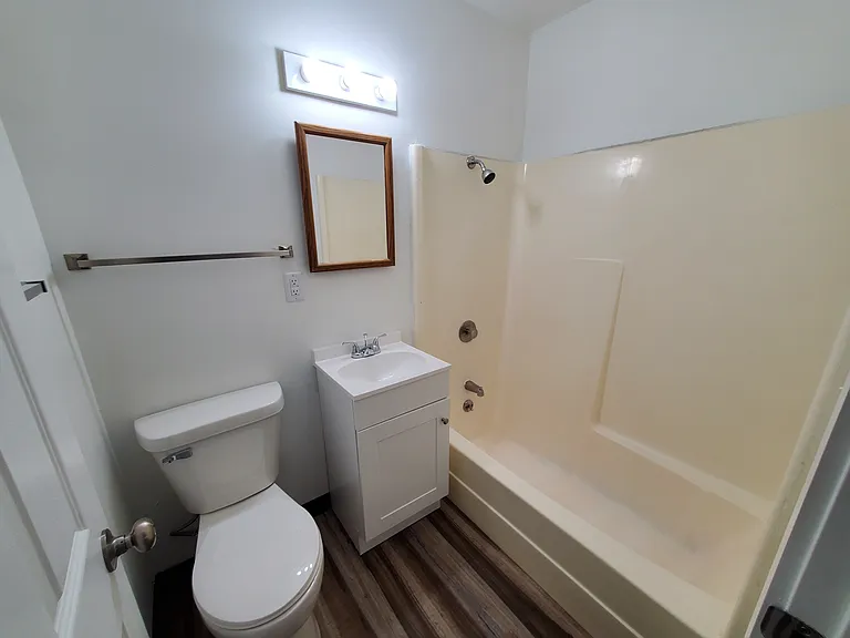 1550 Butterfield Rd — Photo 9