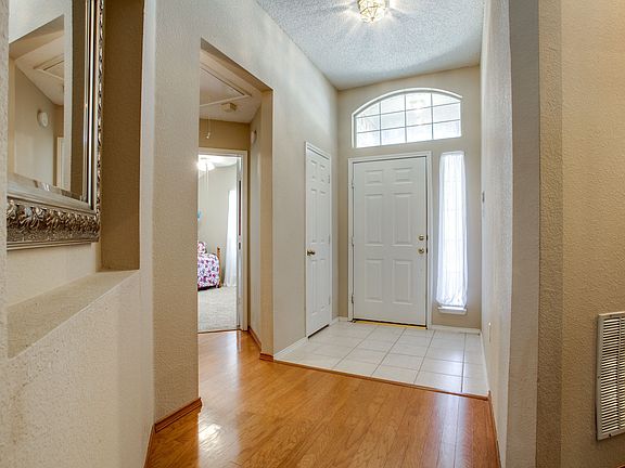 3rd image of 837 Parker Dr
