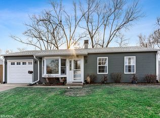 823 Parkside Ct, Streamwood, IL