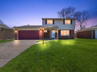 42129 Mac Rae Dr, Sterling Heights, MI 48313