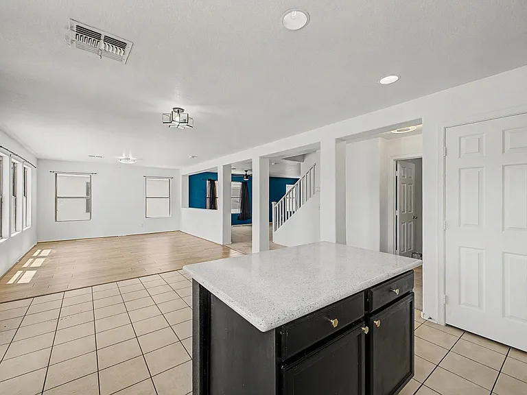 559 W Viola St — Photo 18