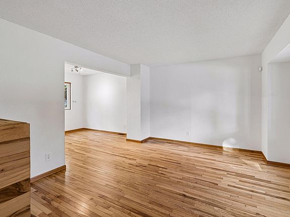 5th image of 2841 Riviera Dr N