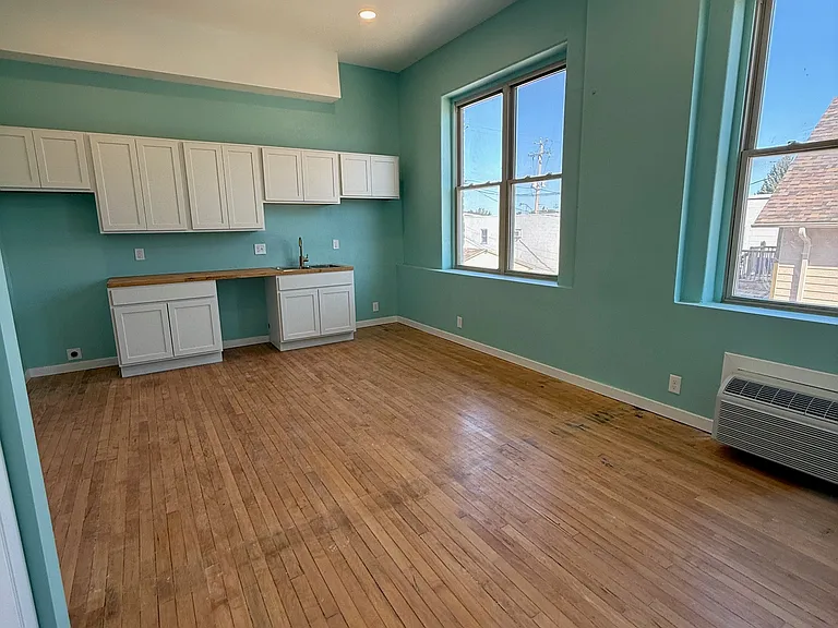 1016 Milwaukee Ave — Photo 2