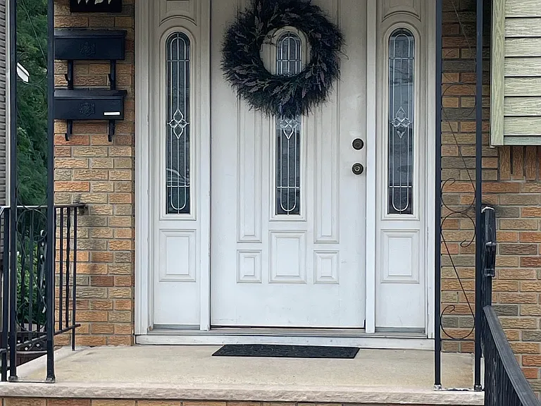 1121 Stonewall Ln — Photo 1