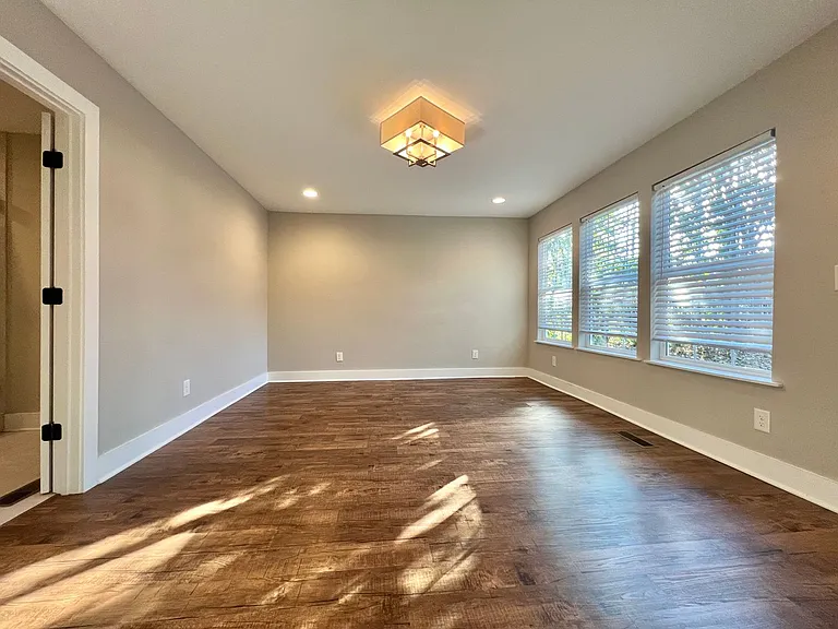 604 Rudolph Ave — Photo 9
