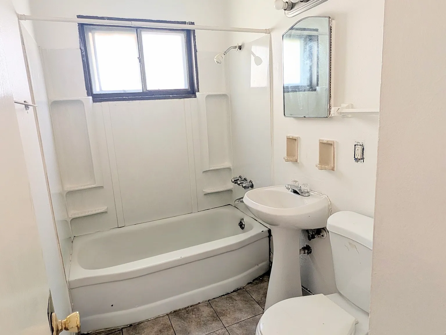 2 bed, 950 sqft, $1,095 — Photo 2