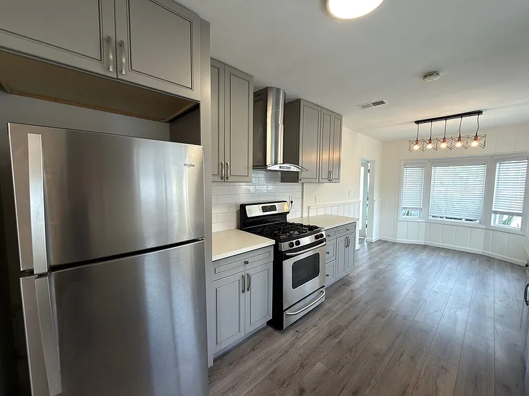 1110 Mira Mar Ave #A — Photo 8