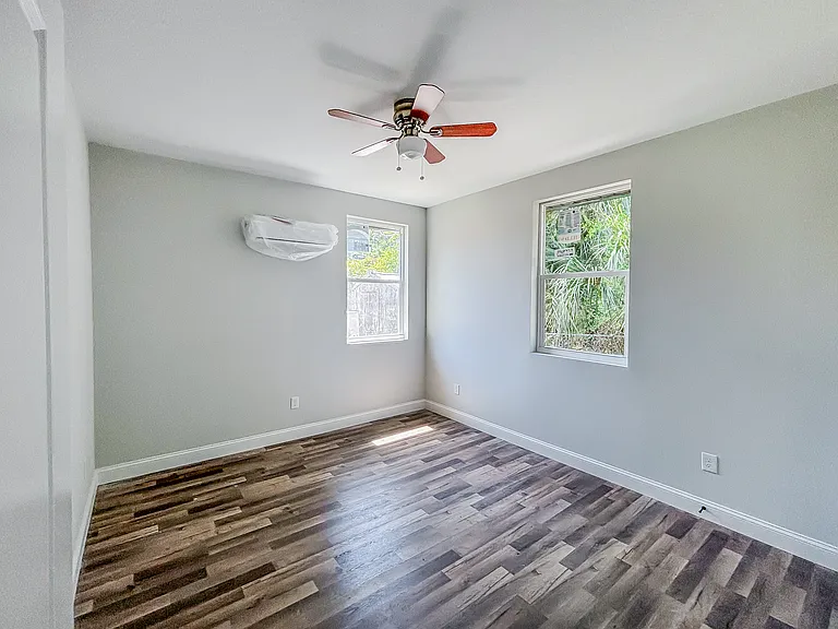 4233 E Curtis St #B — Photo 5