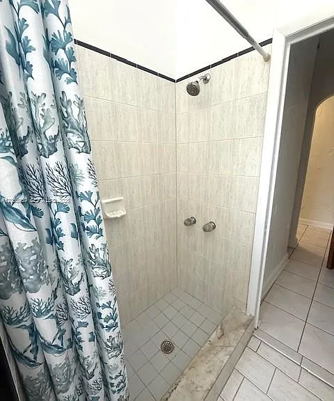 222 28th St #6 — Photo 10
