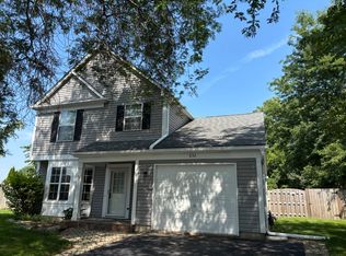 832 Handley Ct, Mundelein, IL 60060