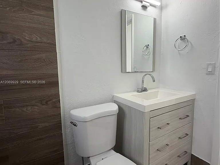107 W Pembroke Rd — Photo 23