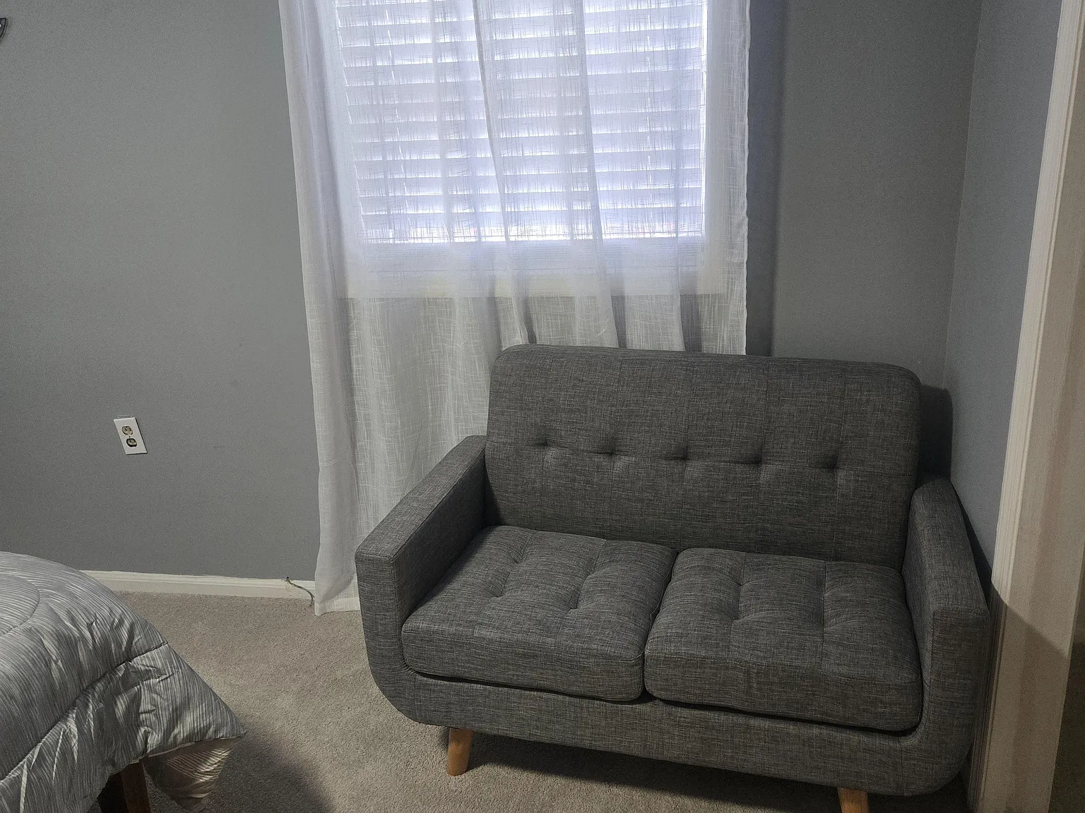 1 bed, 1.0 bath, 5400 sqft, $1,594 — Photo 2