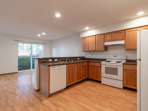 4th image of 5918 NE 34th St