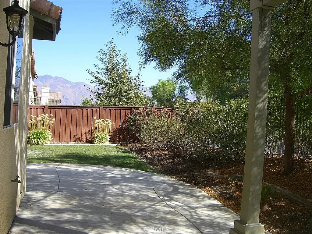 4 bed, 2144 sqft, $3,180 — Photo 4