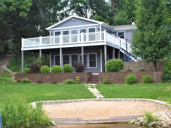 4706 W Lake Shore Dr, Wonder Lake, IL 60097