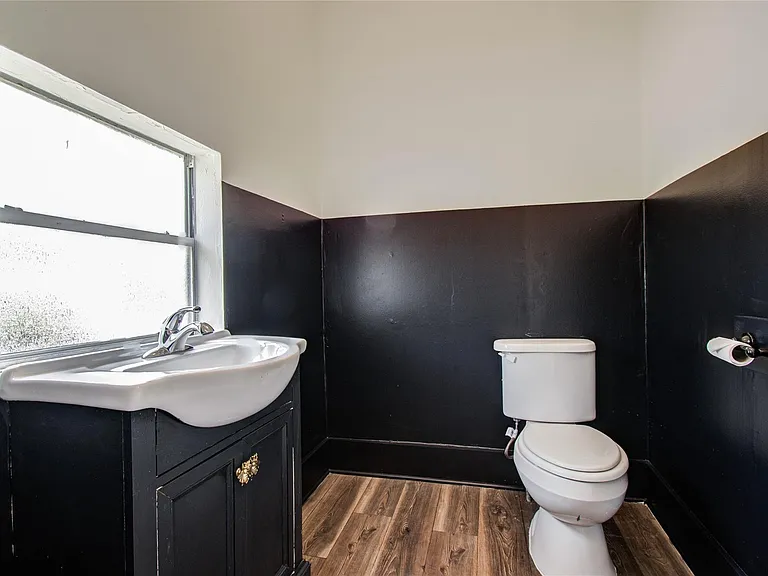 901 Boundary St — Photo 17