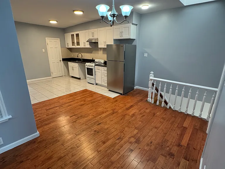 31-17 Linden Pl #2B — Photo 2