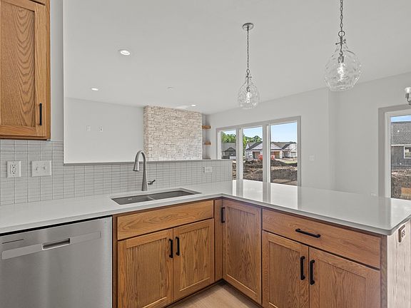 2nd image of 1399 Crossroads Dr