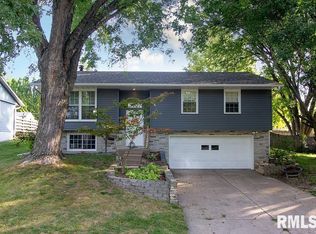 3207 S Hampton Dr, Bettendorf, IA 52722