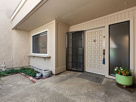 4th image of 2475 Golf Links Cir #2475